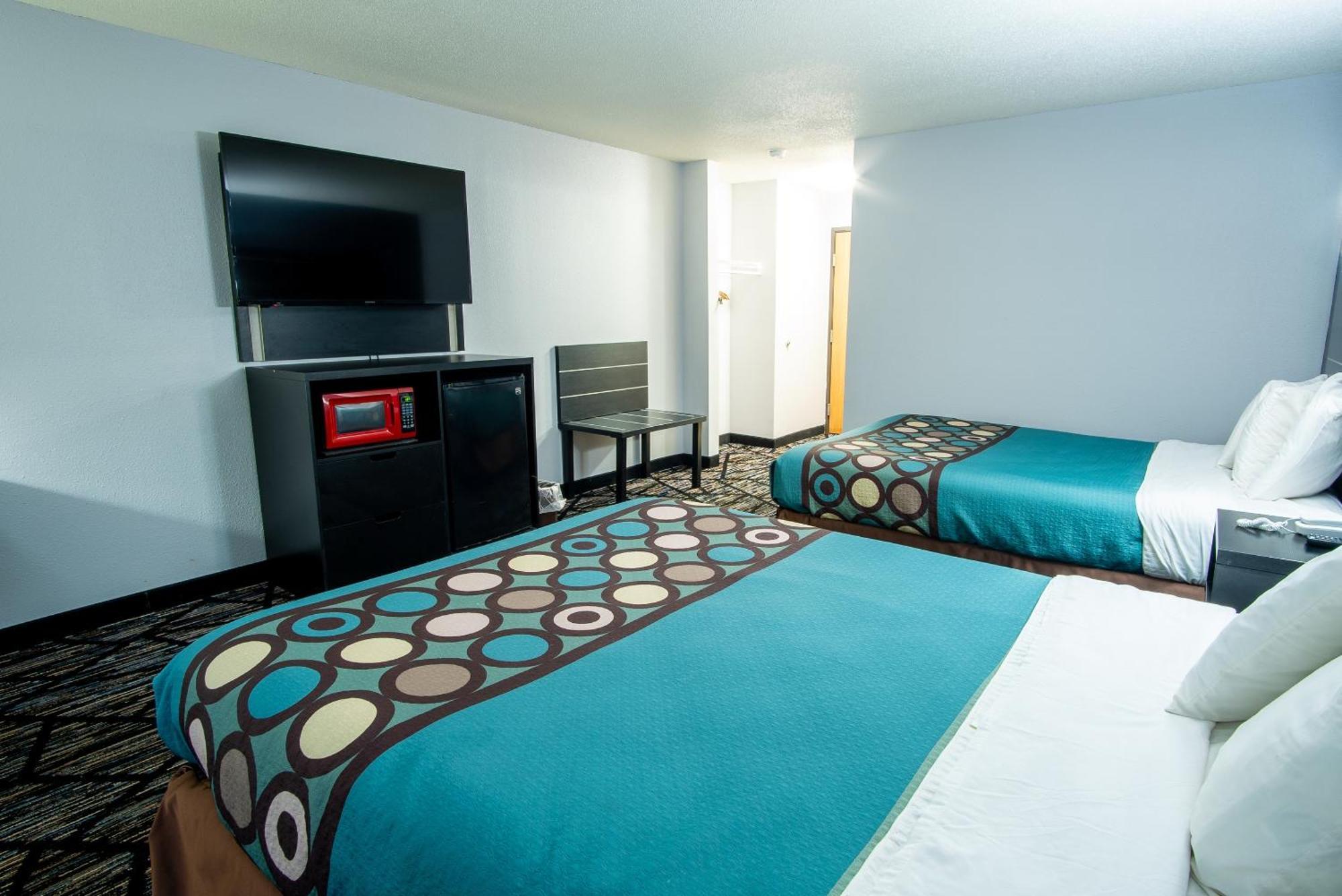 Coratel Inn & Suites By Jasper New Richmond Bagian luar foto