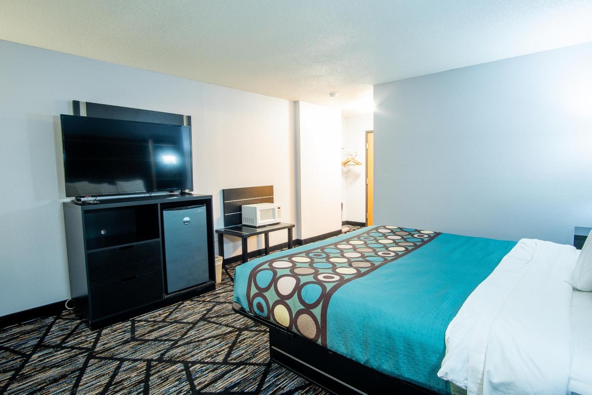Coratel Inn & Suites By Jasper New Richmond Bagian luar foto