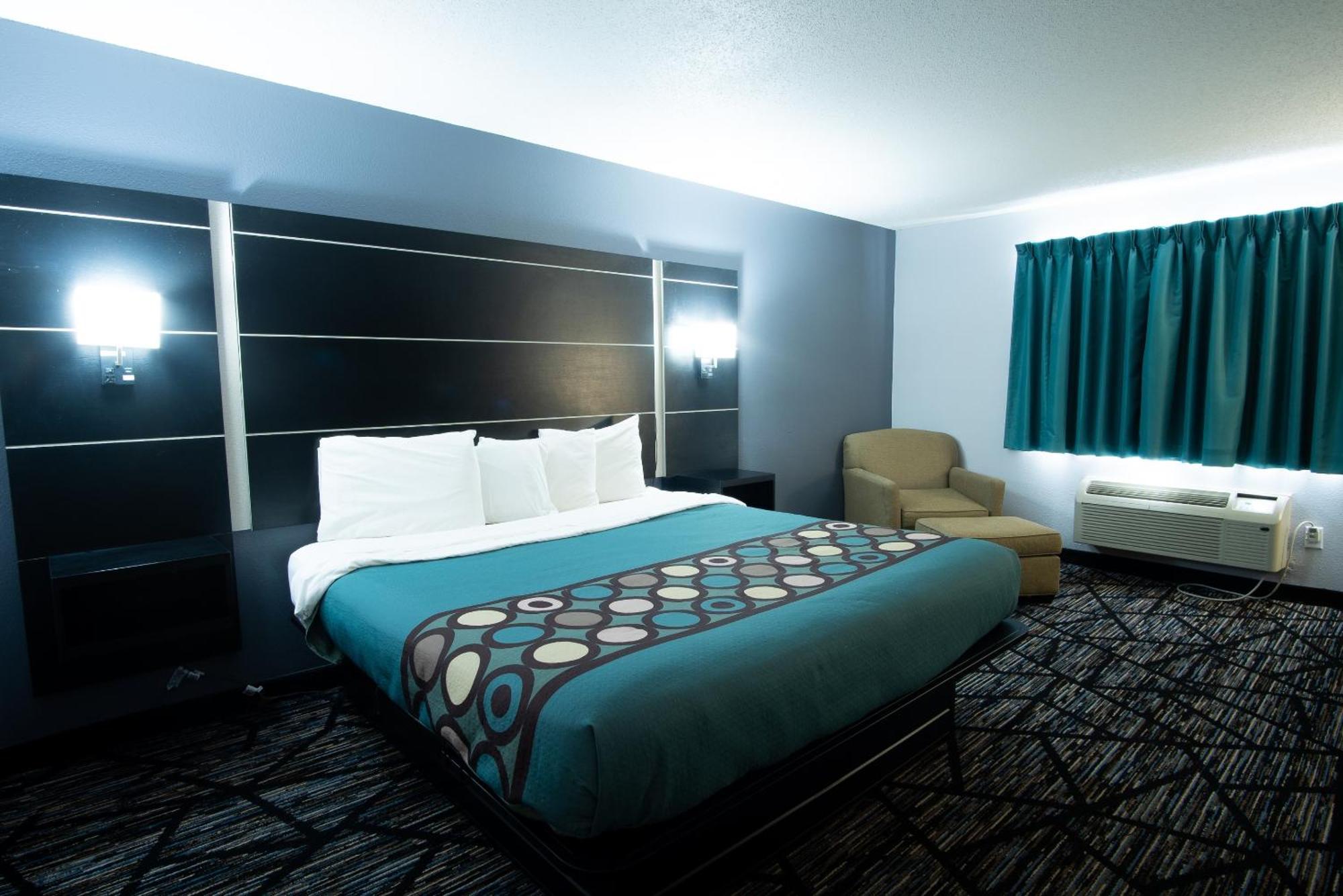 Coratel Inn & Suites By Jasper New Richmond Bagian luar foto